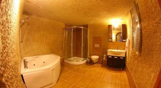 Falcon Cave Suites - 42