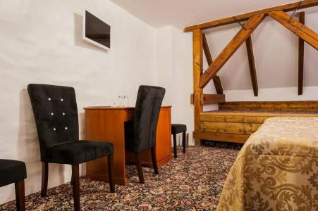 Three Crowns Residents - 50