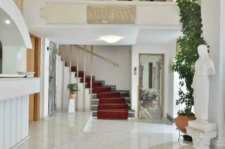 Acropolis Ami Boutique - 1