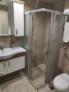 Cleopatra King Apart - 63