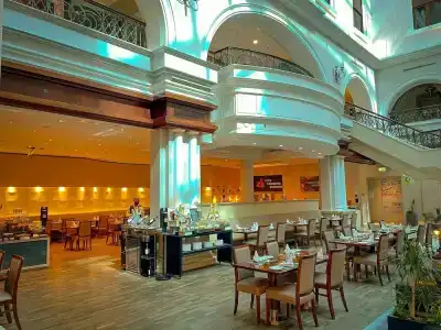 Mövenpick & Apartments Bur Dubai - 49