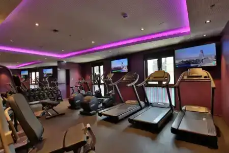 Mövenpick & Apartments Bur Dubai - 76