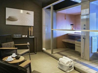 Grand Central, Small Luxurys - 42