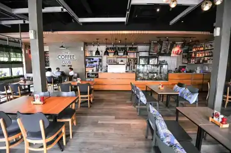 Glur Phuket Patong Beach - 60