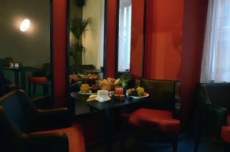 Helussi Hôtel - 79