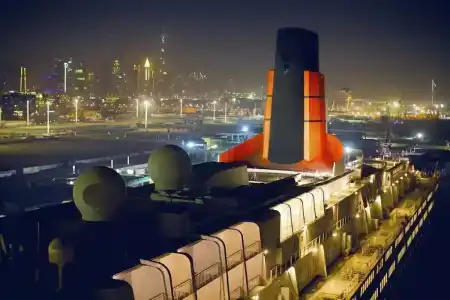 Queen Elizabeth 2 - 76