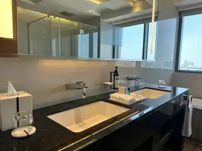 Radisson Blu, Dubai Media City - 99