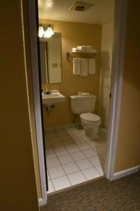 The Pacific Inn - 11