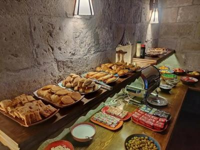 Elegance Cave Suites & Restaurant - 14