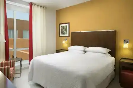 Four Points by Sheraton - 23