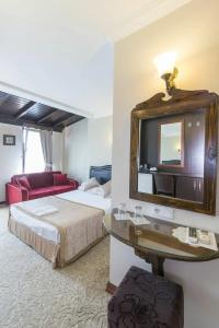 Naz Wooden House Inn - 38
