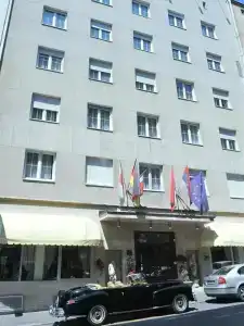 Queen's Astoria Design - 3