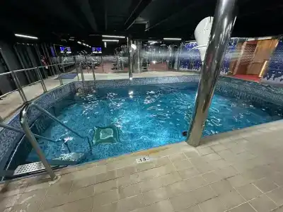 Queen Elizabeth 2 - 39