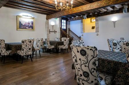 Three Crowns Residents - 86