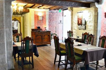 Three Crowns Residents - 80