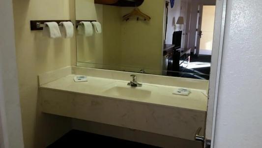 Texas Inn Downtown McAllen - 30