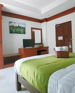Naithon Beach Mansion - 11
