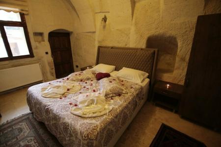 Phocas Cave Suites - 98