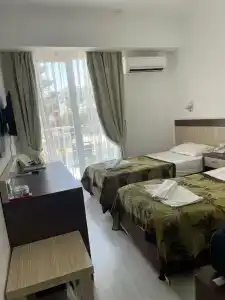 Kleopatra Melissa - 85