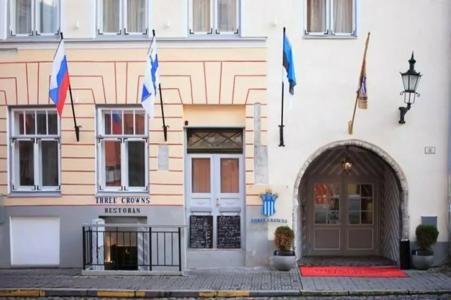 Three Crowns Residents - 56