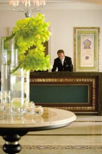 Four Seasons Istanbul at the Bosphorus - 9