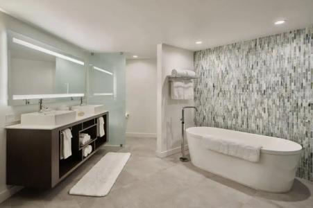 Sunset Marquis - 91