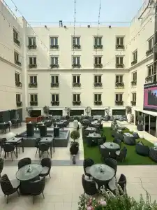 Mövenpick & Apartments Bur Dubai - 13