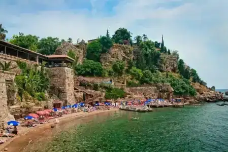 KIANA KALEİÇİ - 16