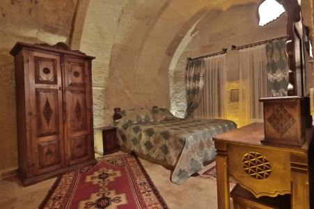 Shoestring Cave House - 89