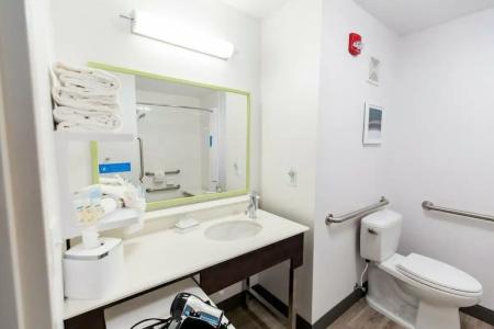 Hampton Inn Bismarck - 92