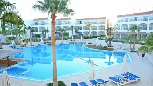 Ivy Cyrene Island Resort - 23
