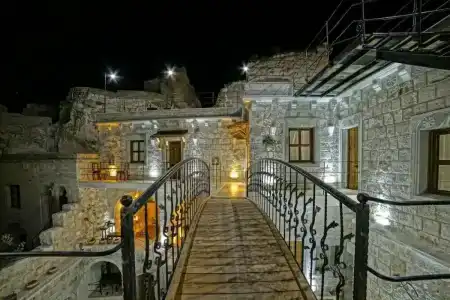 Risus Cave Suites - 14