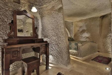 Shoestring Cave House - 24