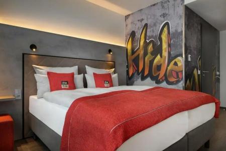 the niu Hide - 67