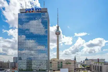 Park Inn by Radisson Berlin Alexanderplatz - 2