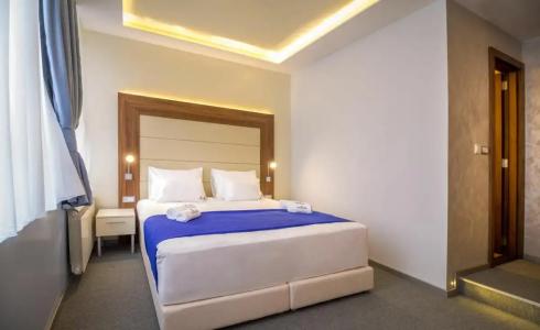 Privilege Suites by Central Park - 93