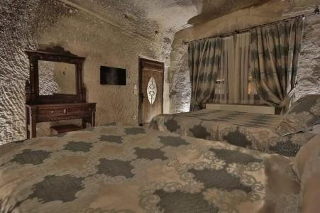 Shoestring Cave House - 57