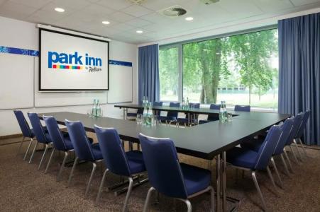 Park Inn by Radisson Frankfurt Airport - 16