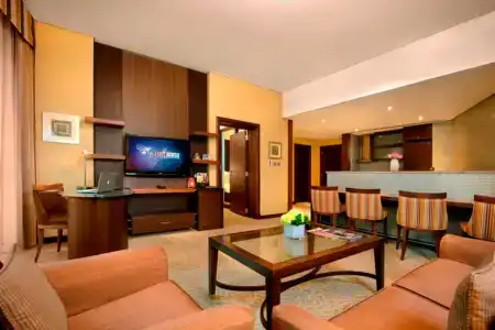 TIME Oak & Suites - 77