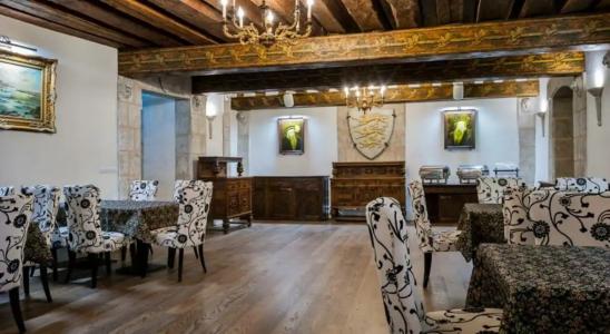 Three Crowns Residents - 76