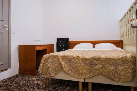 Three Crowns Residents - 99