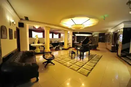 Queen's Astoria Design - 87