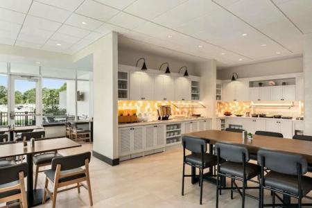 Hyatt Place Virginia Beach Town Center - 39