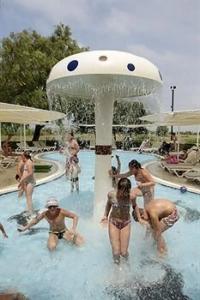 Euphoria Palm Beach Resort - 10