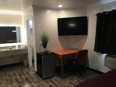 Lincoln Park Motel - 81