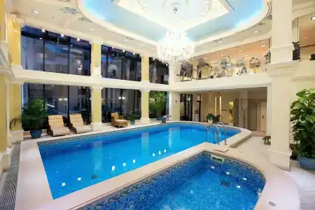 Queen's Court & Residence - 37