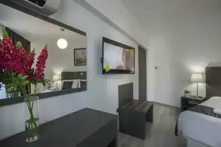 Blazer Residence - 11