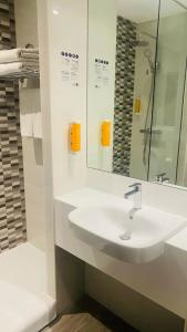 Premier Inn Dubai Barsha Heights - 69