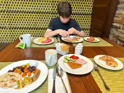 Hilton Garden Inn Dubai Al Muraqabat - Deira - 39