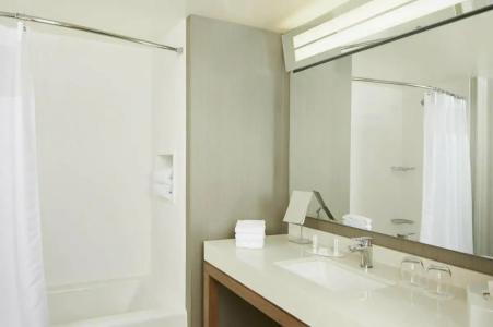 Courtyard by Marriott Lake George - 81